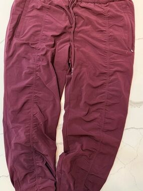 Athleta Drawstring Jogger Pants in Burgundy